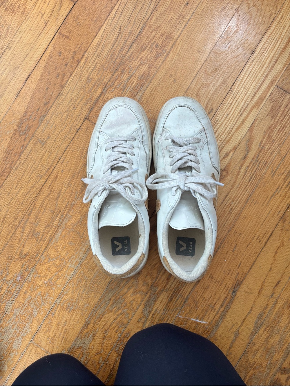 Veja V-10 Camel Sneakers - Picture 4 of 5